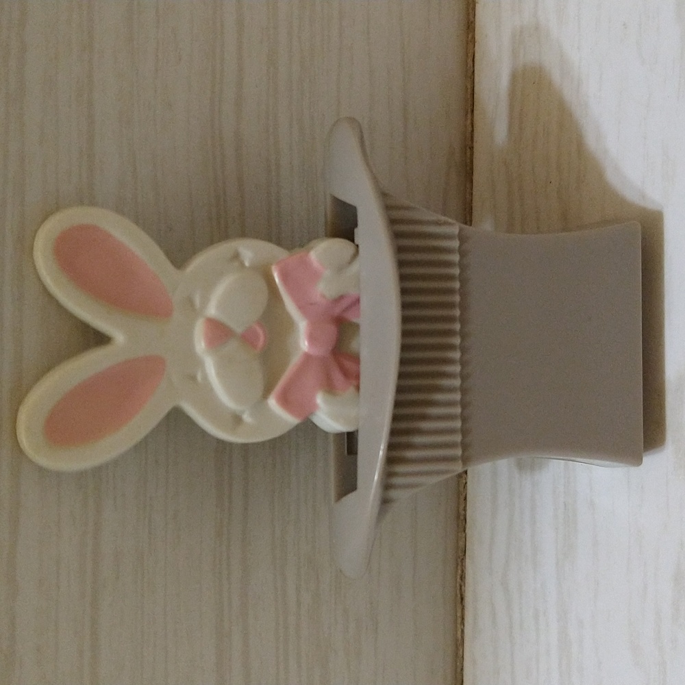 Vintage 1975 Avon Magic Rabbit Pin Box White Bunny Magician Hat Pop Up